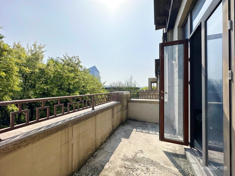 中海百贤府6室3厅7卫683.91㎡南北2880万