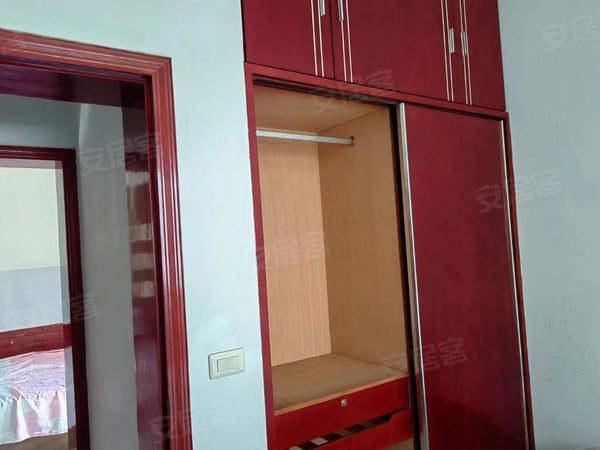 重庆合川合川大学城沙坪还房海莱后门  新华侧门小区  三房出租  1100