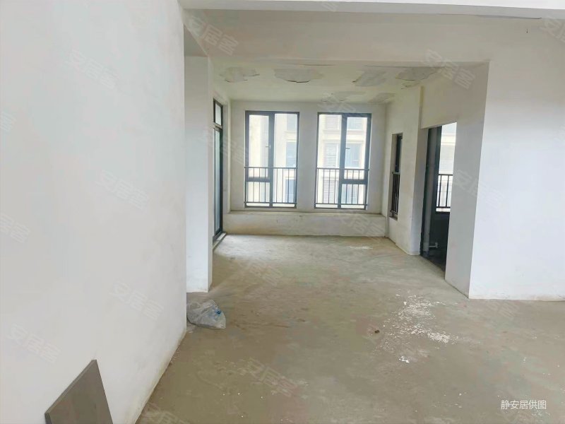 彩虹郡(2期)洋房带大露台 单价低 客厅镂空 双层