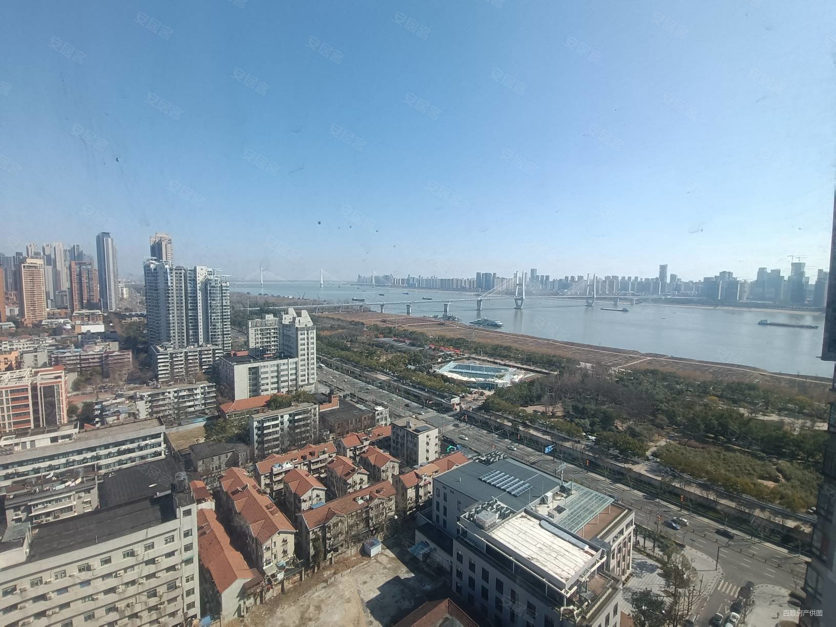 外滩棕榈泉140平双卫满五自住装修高楼层视野好