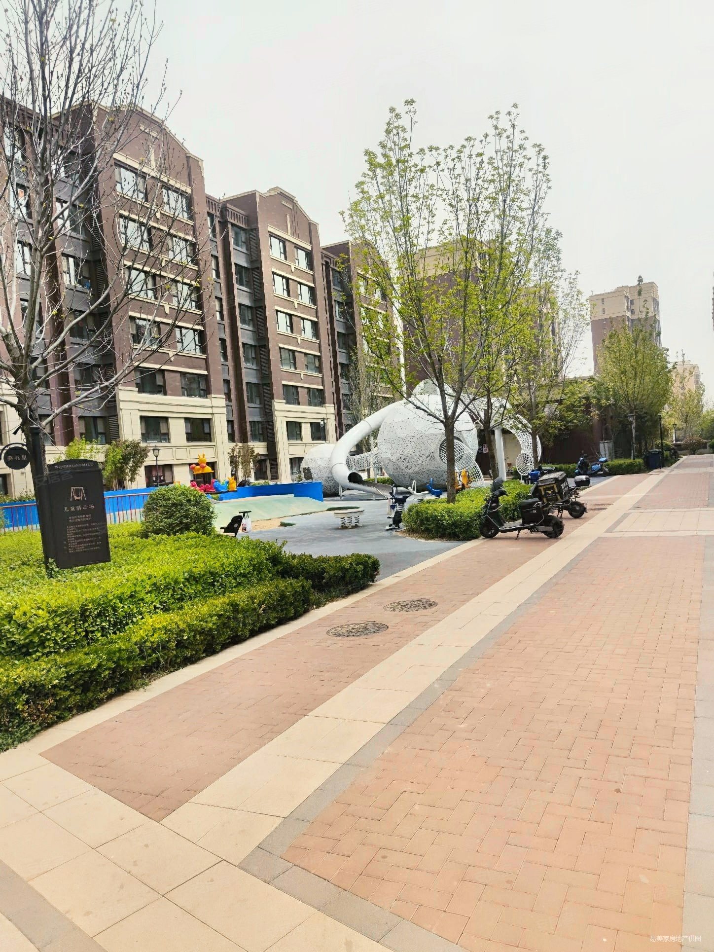 金地艺英里3室2厅2卫124.16㎡南北225万