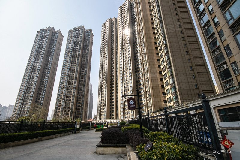 恒大中央广场 近地铁 产权清晰 医疗配套成熟 高楼层采光充足