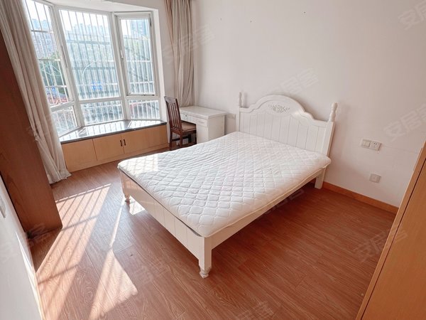 宁波鄞州万达广场半岛名邸万达广场 朝南飘窗 采光好 实体墙 地铁3号