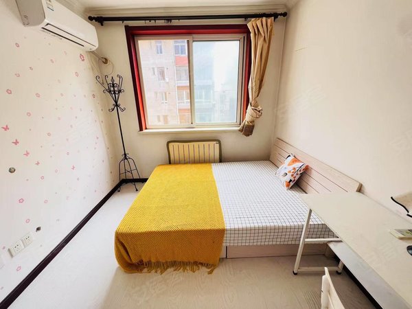 大连沙河口星海广场星海二街小区下楼星海广场 可短租月付 有空调 带阳台 有厨房 采光位置好出租房源真实图片