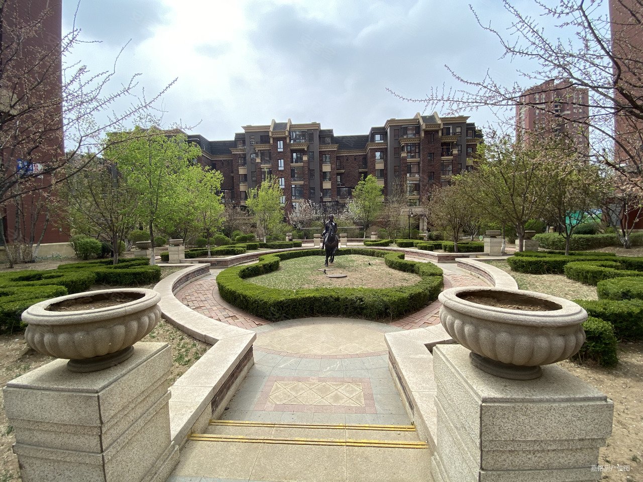 金地锦城3室2厅1卫109.86㎡南北145万