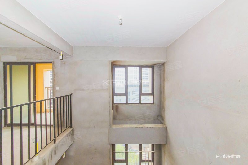 五里亭地铁 商品房 复式四房 南北通透 使用面积大