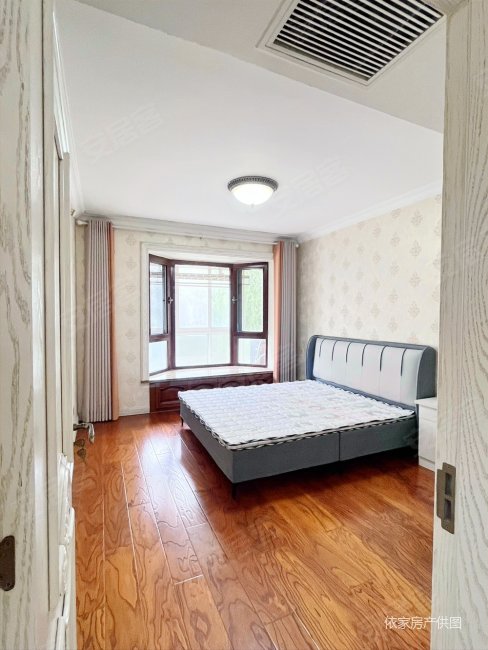 水岸豪庭一楼带负一带车位精装116