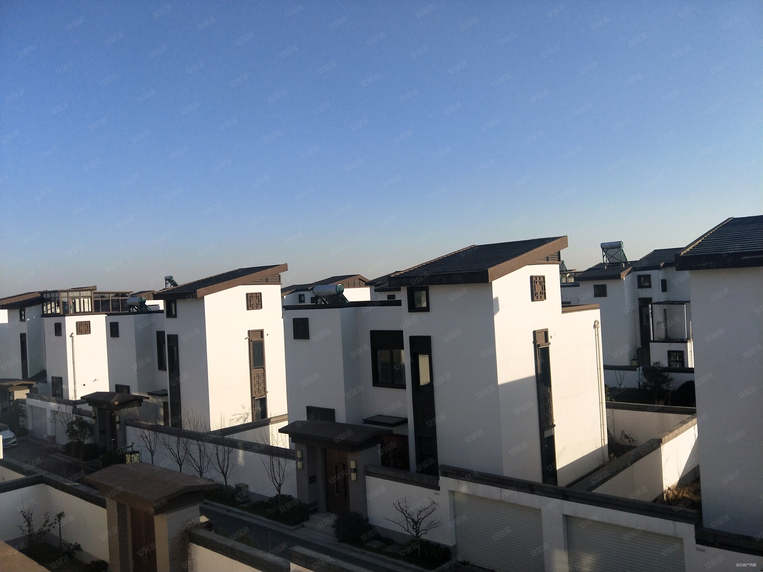 中梁独墅御湖4室2厅3卫112㎡南525万