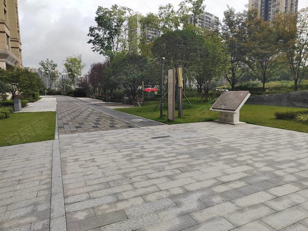 重庆渝北空港新城中交中央公园美麓中央公园地铁站门口精装三房家电