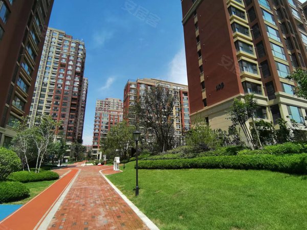 青岛城阳白云山公园青特小镇e区五期边户套三双卫好房出租 配置齐全