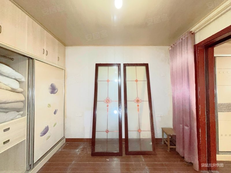 机械新村(1-63号)2室1厅1卫57.42㎡南60万