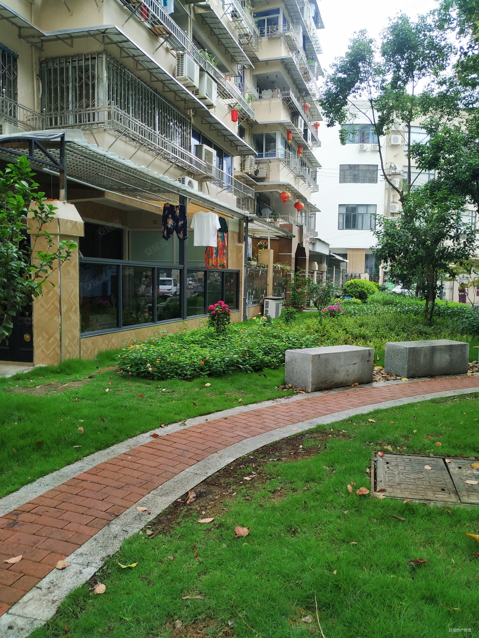 2楼自带30平大露台新府花园三房两卫小区环境好滨江二中