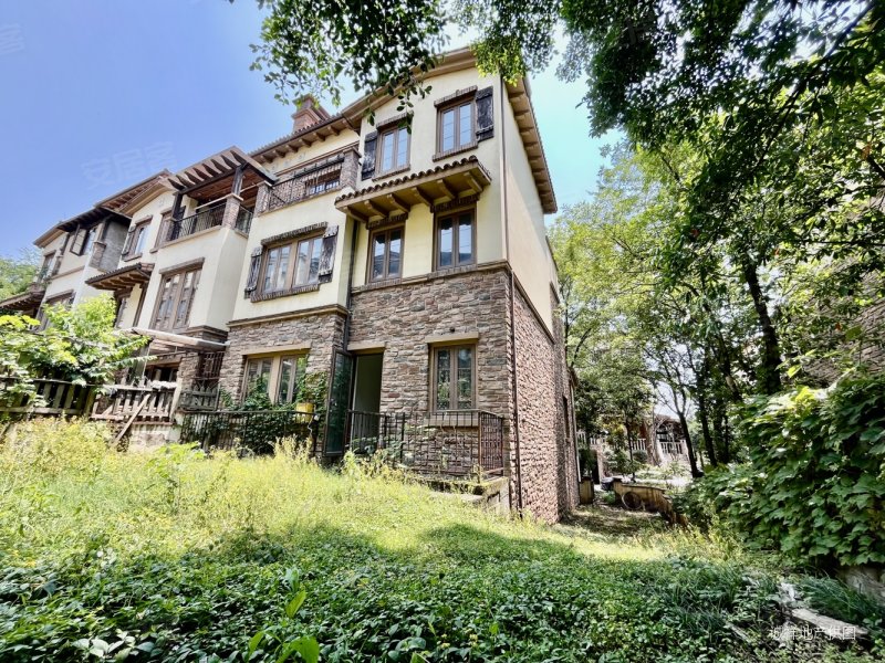 端头395万急售 花园100平 汽博奥山别墅 使用面积500