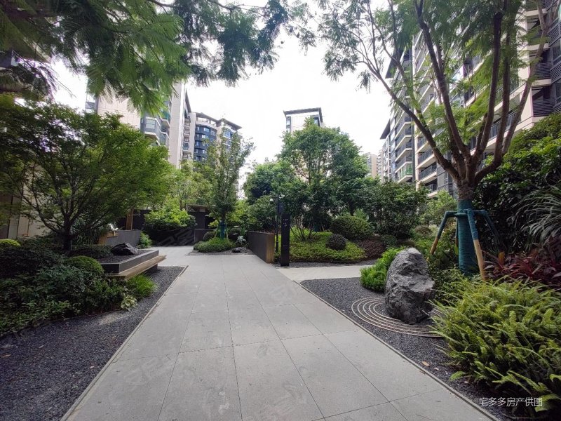 华润静兰湾现房四房两厅双阳台 120万