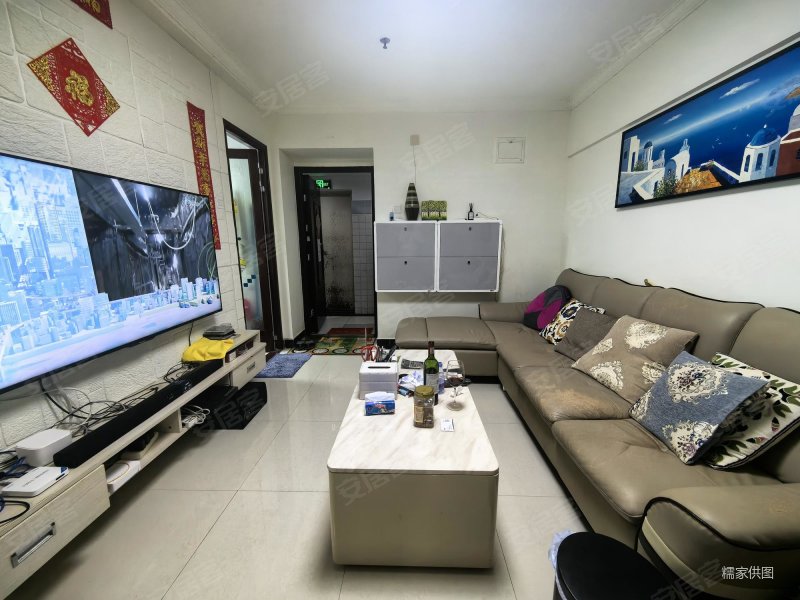 港逸豪庭 带电梯 近医院 满五   商品房 精装可拎包入住