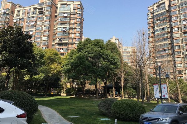 春申景城湖滨晨韵