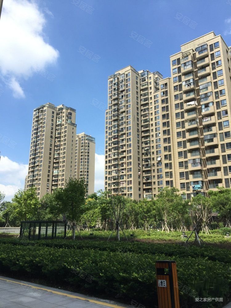 东方丽都2室2厅1卫80.36㎡南235万