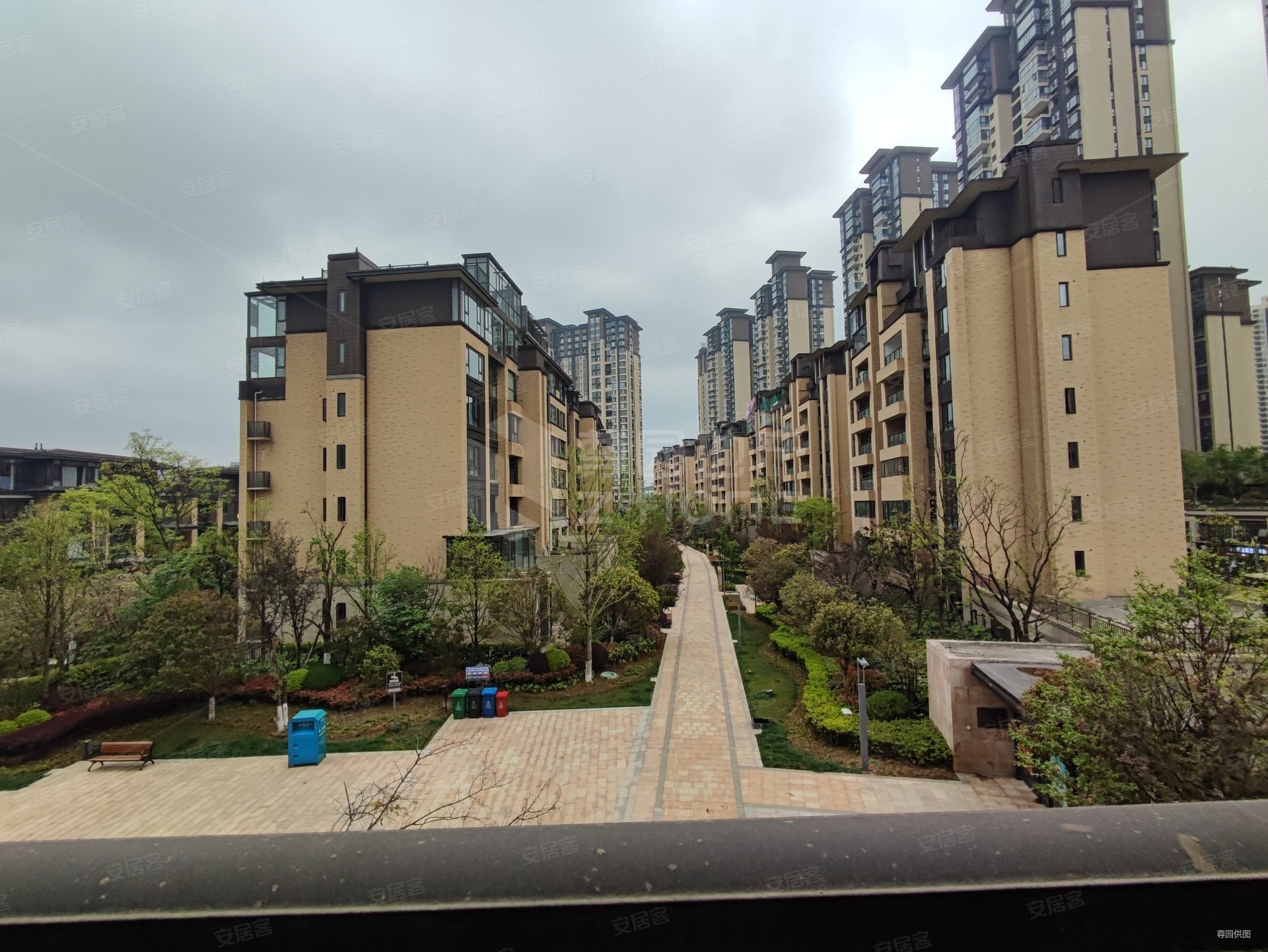 万达旁中铁阅山湖c组团洋房区高层大4房朝小区随时看房