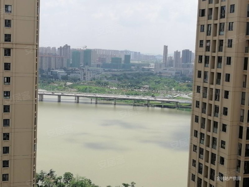 金山湖公园 汇珑湾四房两厅两卫双阳台仅售295万