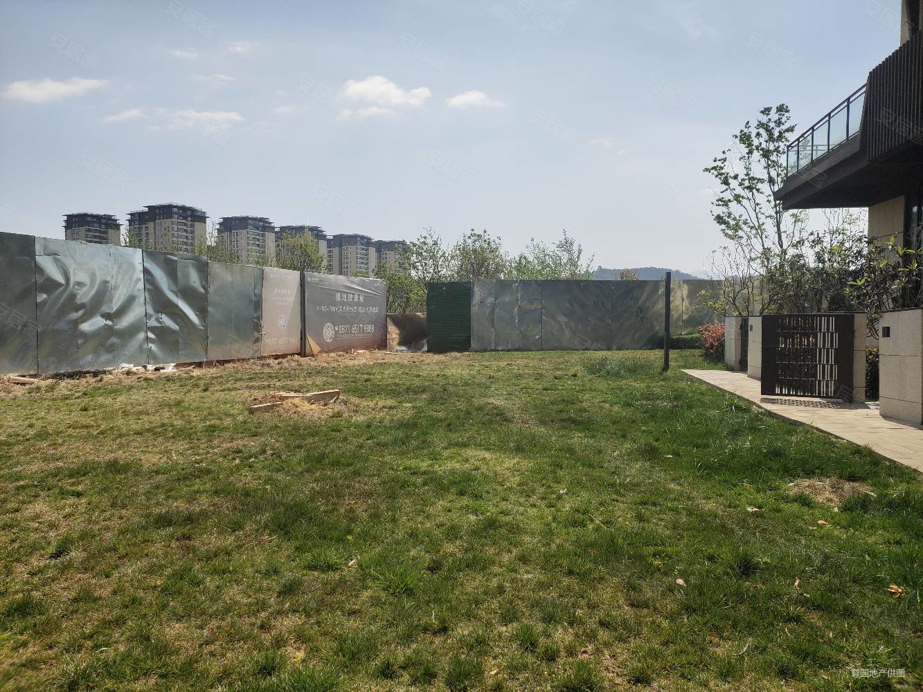 大渔绿地健康城商墅超大花园地下一层地上三层大露台 129 万,绿地滇池