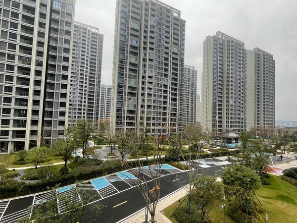 峰荟广场地铁站都在家门口带车位含物业华发荟天府干净清爽家具家电全