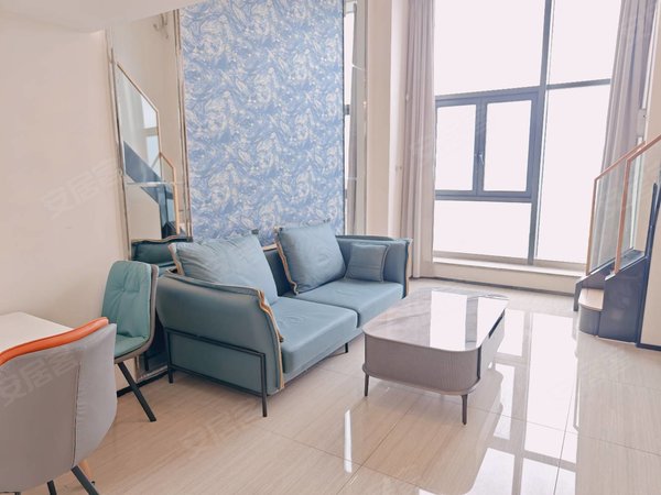 恒大翡翠华庭!实拍loft复式!紧靠银泰城名尚国际出租房源真实图片