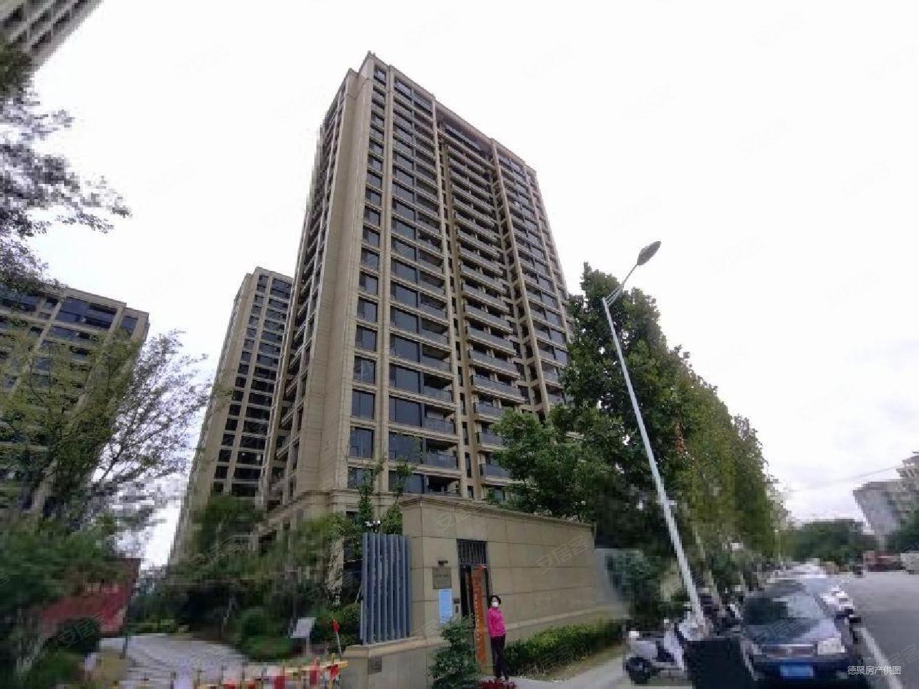 绿城深蓝3室2厅2卫130.58㎡南北470万