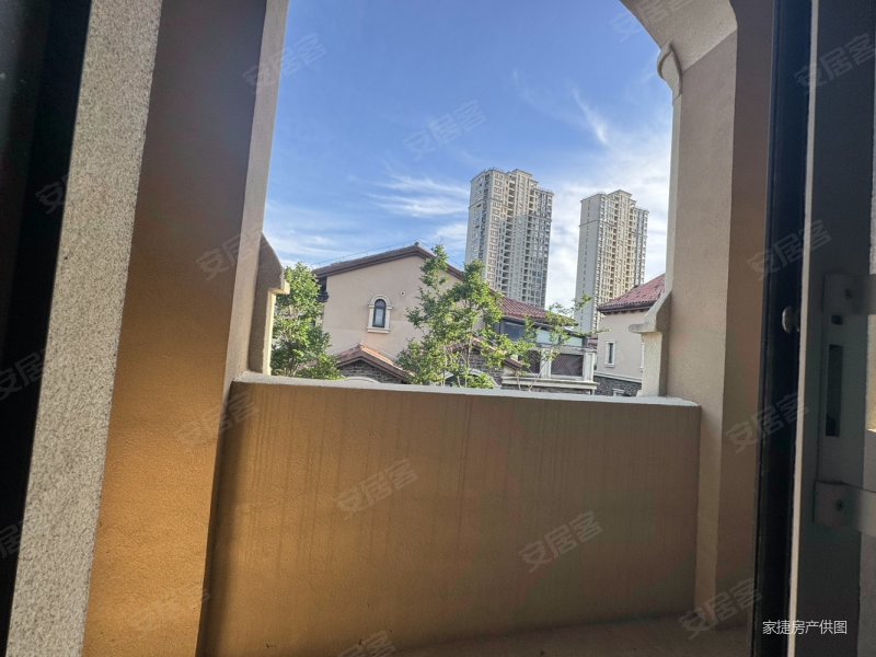 尹山湖欧式联排别墅 常青藤花园 小区环境优美