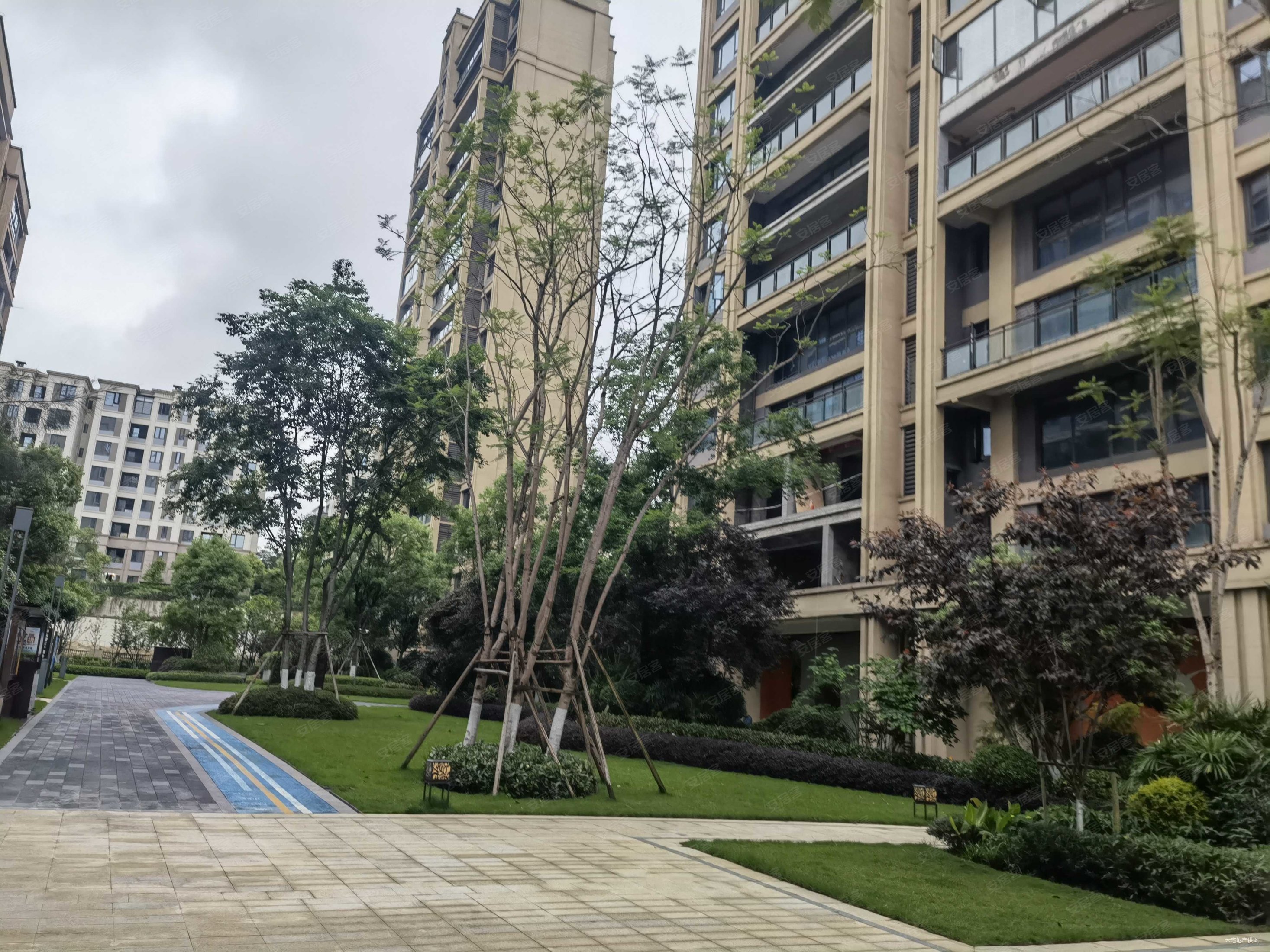 华宇两江御临府(一期)5室2厅3卫155.95㎡南188万