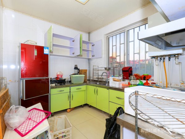 名都苑4室3厅4卫221㎡南北165万