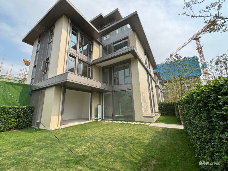 南宁市中心临江花园别墅上下6层450平送4个车位全新