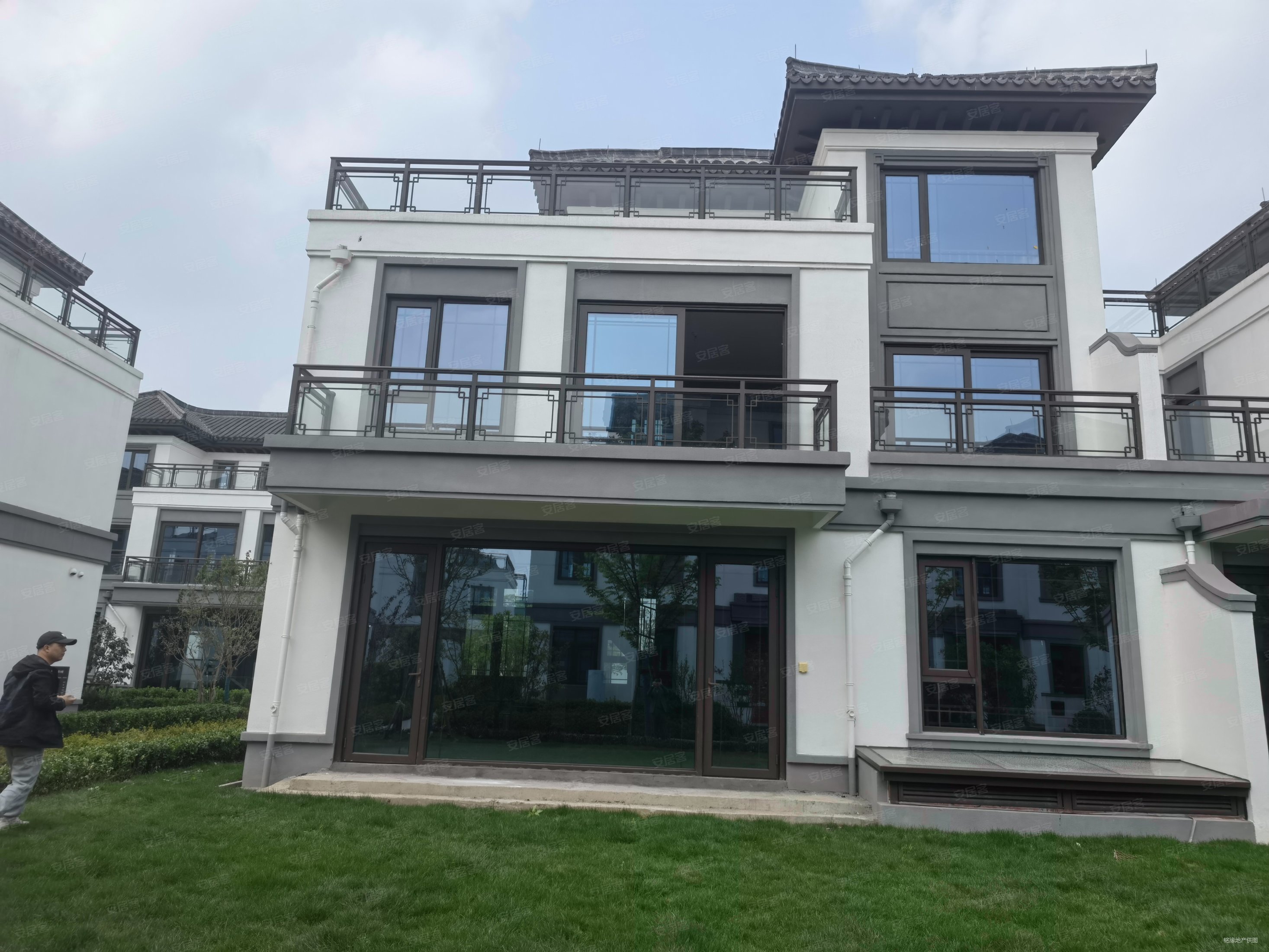 独门独院联排别墅花园90平全落地窗设计轻奢有格调电详询