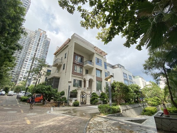 深圳龙岗龙岗中心城中央悦城可办公 可住家 洋房复式上下五层 带天台