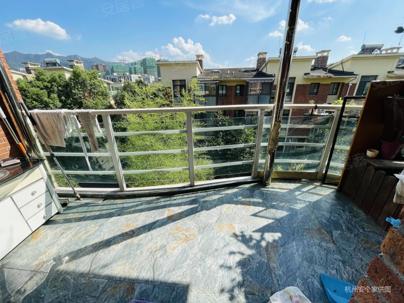 杭州房产网>杭州二手房>富阳二手房>银湖二手房>三江鸣翠蓝湾(公寓