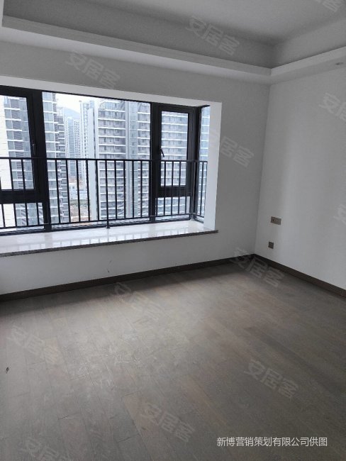 德信旭辉御宸府13951平320万4室2厅2卫