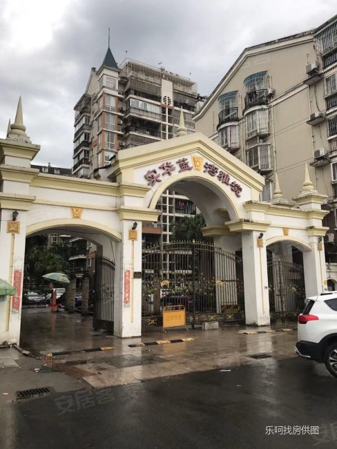 实华蓝湾雅境电梯3房,带错层入户花园.三房并排朝南.满两年