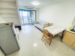 佛山顺德龙江公寓精致装修，家俱家电齐全，随时可以入住，给您一个温馨的家。出租房源真实图片