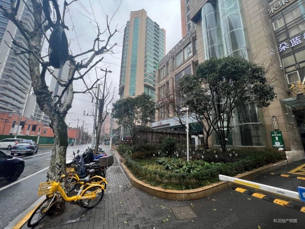 博鸿大厦1室1厅1卫75㎡南550万