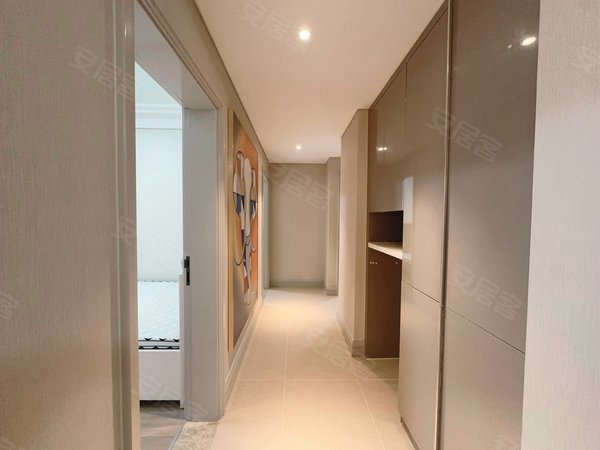 大连开发区滨海路融创海逸长洲滨海路融创 三室两厅一卫 干湿分离 干净整洁 定制衣柜出租房源真实图片