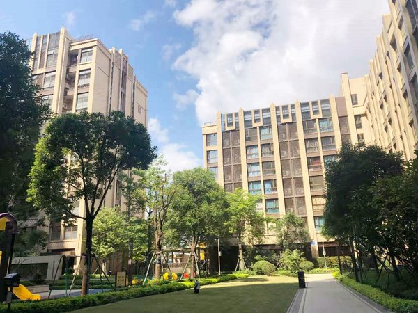 深圳坪山坪山龙光玖云著龙光玖云著 2室2厅1卫 3900元月 南北通透