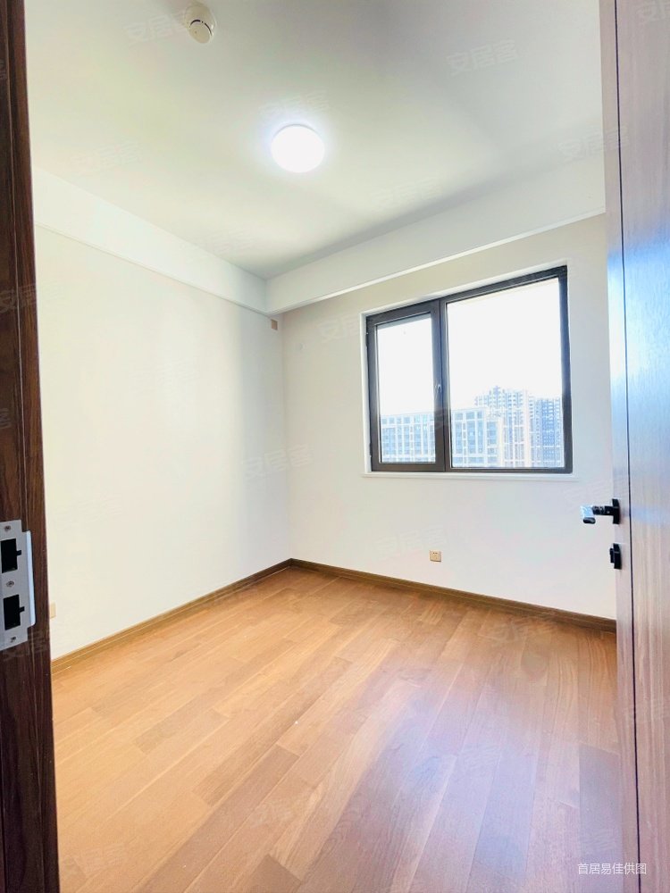 南中环桥西 保利悦公馆 121平三居精装修 全新家一天未住