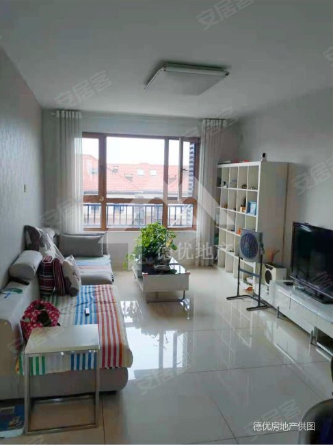 香逸园顶楼带阁楼两层带装修仅售138万看房方便价位