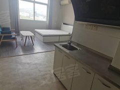 青岛黄岛灵山卫胶州湾东路80号，精装公寓出租押一付一家具家电齐全干净整洁。出租房源真实图片