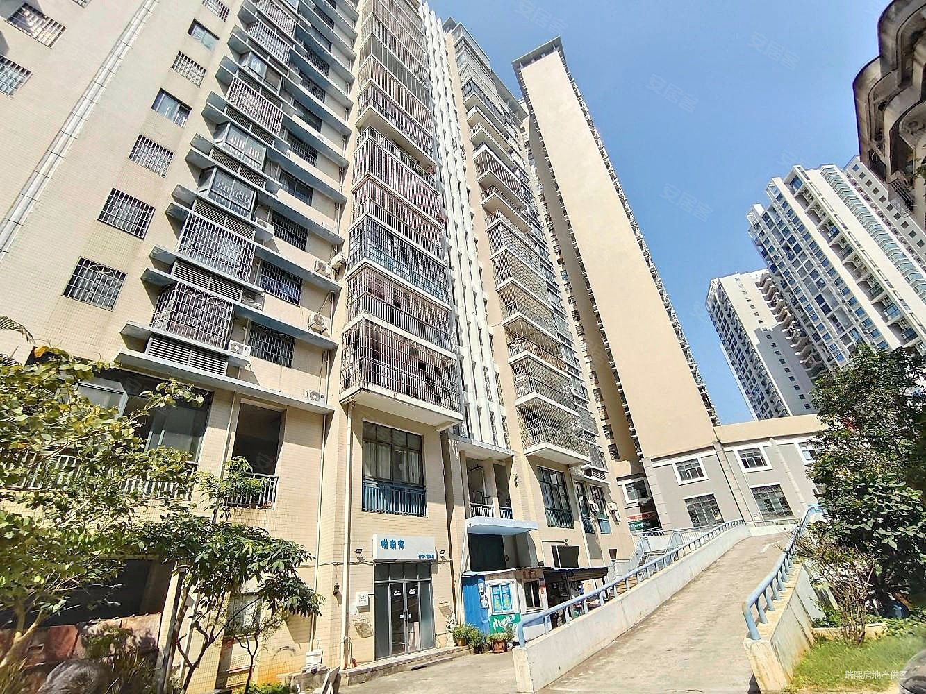 海口市龙华区国贸金龙路万利隆花园置地花园金海广场三房两厅两卫