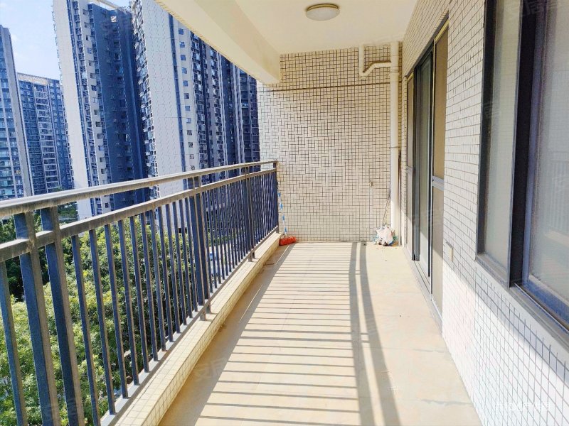 云峰花园105方南三房 户型方正 全新装修未入住 业主急卖!