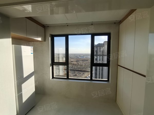 包头稀土高新区滨河大厦伊泰华府荟伊泰一期 三室两厅两卫精装修 第一次出租出租房源真实图片