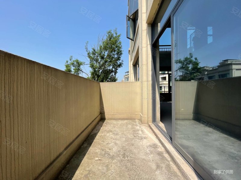 亏本急售茶园龙湖上叠别墅带70平屋顶花园出门轻轨站和公园