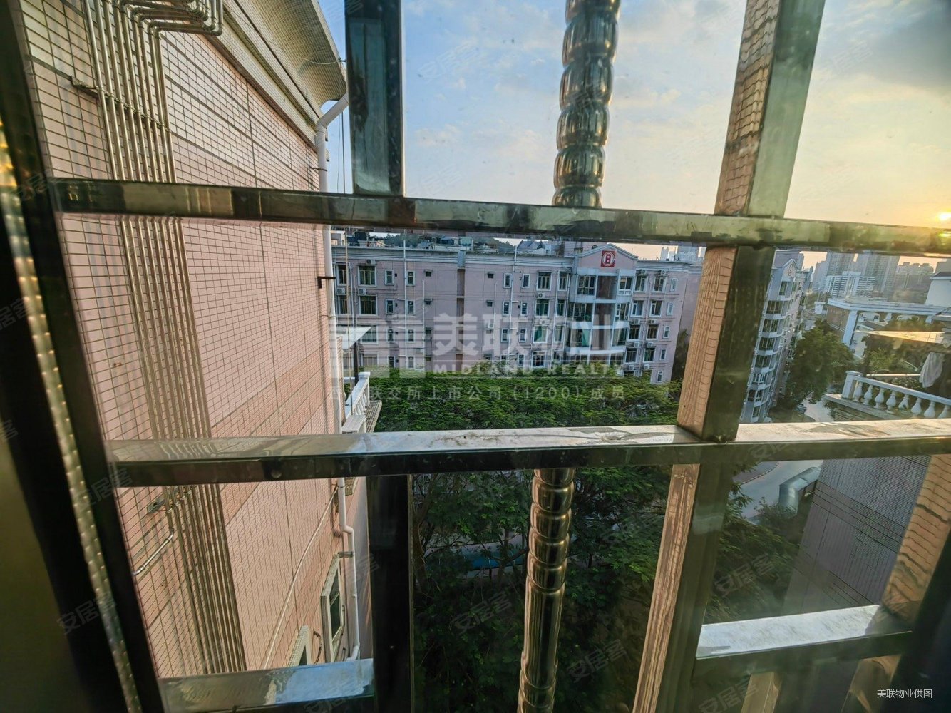 百仕达花园(一期) 双卫生间 正规商品房 商业配套齐全 满五