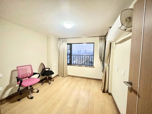 深圳龙岗龙岗中心城万科天誉(二期商住楼)电商工作室复式商住两用公寓