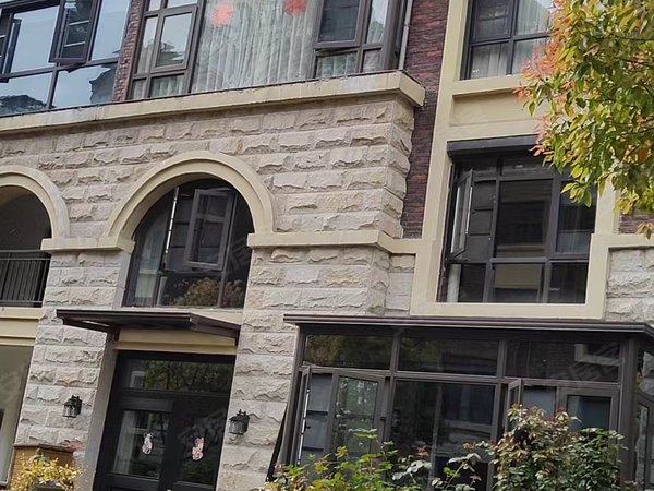 苏州太仓娄东景瑞望府(别墅)出租望府联排191平,5房3卫,精装修,欢迎